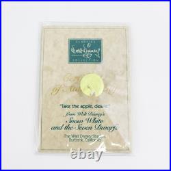 1995-96 Walt Disney Classics Collection Snow White Witch Take The Apple Dearie