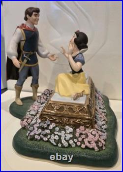 Defective Wdcc Snow White And The Seven Dwarfs A Kiss Brings Love A Prin G3d
