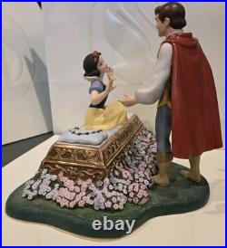 Defective Wdcc Snow White And The Seven Dwarfs A Kiss Brings Love A Prin G3d