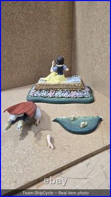 Defective Wdcc Snow White And The Seven Dwarfs A Kiss Brings Love A Prin G3d