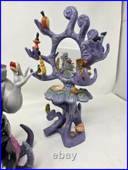 Disney Villains WDCC Ursula at Vanity Devilish Diva Member Sculpture