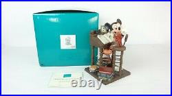 Disney WDCC 4009062 Christmas Carol Mickey Mouse Earnest Employee withCOA
