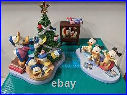 Disney WDCC Donald & Nephews withTV Holiday Hat Trick Figurine Set