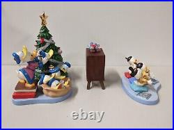 Disney WDCC Donald & Nephews withTV Holiday Hat Trick Figurine Set