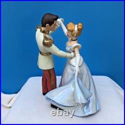 NIB DisneyWDCCCINDERELLA AND PRINCESO THIS IS LOVE 9 1/2 COA