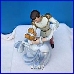 NIB DisneyWDCCCINDERELLA AND PRINCESO THIS IS LOVE 9 1/2 COA
