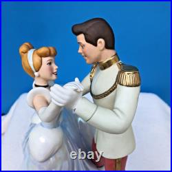 NIB DisneyWDCCCINDERELLA AND PRINCESO THIS IS LOVE 9 1/2 COA