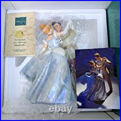 NIB DisneyWDCCCINDERELLA AND PRINCESO THIS IS LOVE 9 1/2 COA
