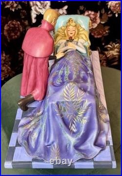 RARE WDCC Sleeping Beauty Love's First Kiss LE 783/1959 BOX/COA REPAIRED RARE WDCC Sleeping Beauty Love's First Kiss LE 783/1959 BOX/COA REPAIRED