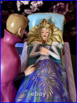 RARE WDCC Sleeping Beauty Love's First Kiss LE 783/1959 BOX/COA REPAIRED