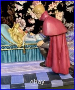 RARE WDCC Sleeping Beauty Love's First Kiss LE 783/1959 BOX/COA REPAIRED