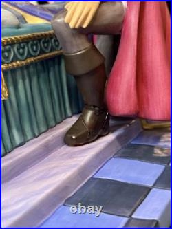 RARE WDCC Sleeping Beauty Love's First Kiss LE 783/1959 BOX/COA REPAIRED RARE WDCC Sleeping Beauty Love's First Kiss LE 783/1959 BOX/COA REPAIRED