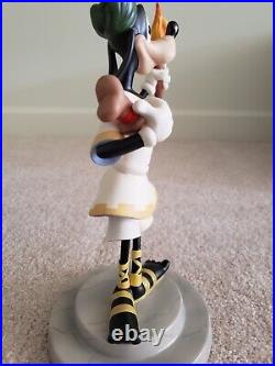 Torchbearer Goofy Olympic Champ 508/2008 Walt Disney Classics Collection