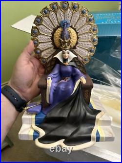 Very Rare Walt Disney Classics-Queen/Reine-New in Box, with COA #1212069