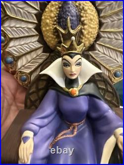 Very Rare Walt Disney Classics-Queen/Reine-New in Box, with COA #1212069