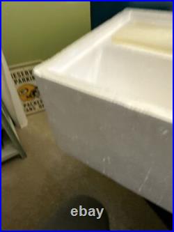 Very Rare Walt Disney Classics-Queen/Reine-New in Box, with COA #1212069