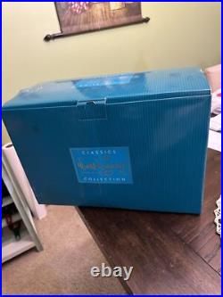 Very Rare Walt Disney Classics-Queen/Reine-New in Box, with COA #1212069