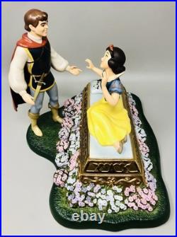 WDCC A Kiss Brings Love Anew Snow White & Prince Charming withBox & COA