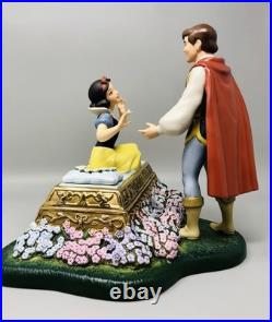 WDCC A Kiss Brings Love Anew Snow White & Prince Charming withBox & COA