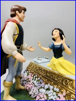 WDCC A Kiss Brings Love Anew Snow White & Prince Charming withBox & COA