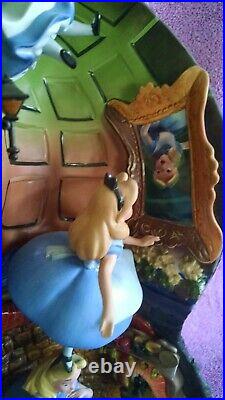 WDCC Alice & Dinah Down the Rabbit Hole from Alice in Wonderland COA LE