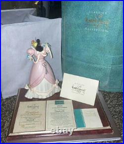 WDCC Cinderella A Lovely Dress for Cinderelly Limited Edition 2,092/5,000