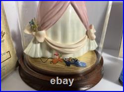 WDCC Cinderella Figurine Classics Collection Glass Dome Book COA Walt Disney WDCC Cinderella Figurine Classics Collection Glass Dome Book COA Walt Disney