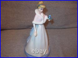 WDCC Disney Cinderella The Gift of Kindness Box & COA Holiday Princess Series
