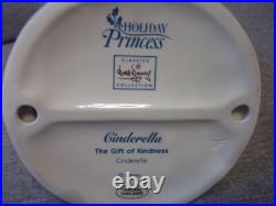 WDCC Disney Cinderella The Gift of Kindness Box & COA Holiday Princess Series