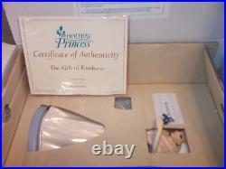 WDCC Disney Cinderella The Gift of Kindness Box & COA Holiday Princess Series