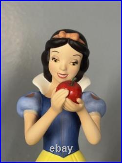 WDCC Disney Classics Collection Sweet Temptation Snow White Figurine 2009 CoA