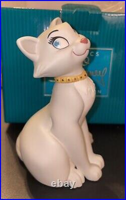 WDCC Disney Classics The Aristocats Duchess Fetching Feline Figurine