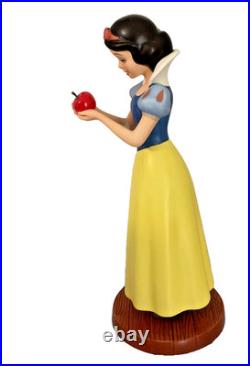 WDCC Disney Snow White Sweet Temptation Porcelain Figurine with Box + COA 4011632