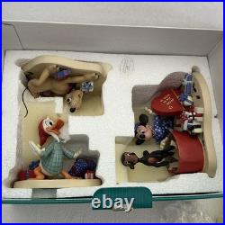 WDCC Holiday Card Series A Heartfelt Surprise N. L. E. With Litho