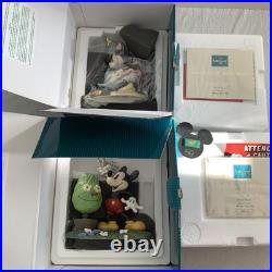 WDCC Mickey Cuts Up A Little Off the Top N. L. E. & Minnie's Garden withWDCC Pin