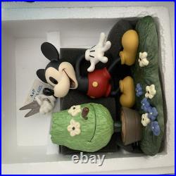 WDCC Mickey Cuts Up A Little Off the Top N. L. E. & Minnie's Garden withWDCC Pin