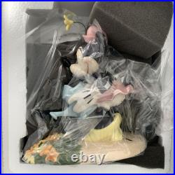 WDCC Mickey Cuts Up A Little Off the Top N. L. E. & Minnie's Garden withWDCC Pin