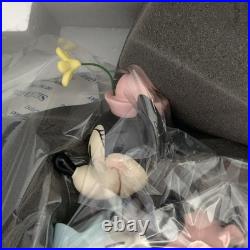 WDCC Mickey Cuts Up A Little Off the Top N. L. E. & Minnie's Garden withWDCC Pin