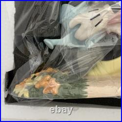 WDCC Mickey Cuts Up A Little Off the Top N. L. E. & Minnie's Garden withWDCC Pin