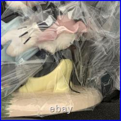 WDCC Mickey Cuts Up A Little Off the Top N. L. E. & Minnie's Garden withWDCC Pin