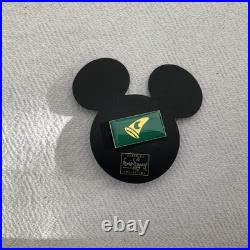 WDCC Mickey Cuts Up A Little Off the Top N. L. E. & Minnie's Garden withWDCC Pin