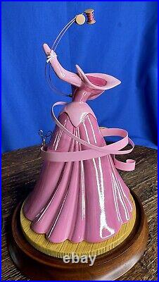 WDCC Sleeping Beauty A DRESS A PRINCESS CAN BE PROUD OF, LTD ED withbox, COA, dome