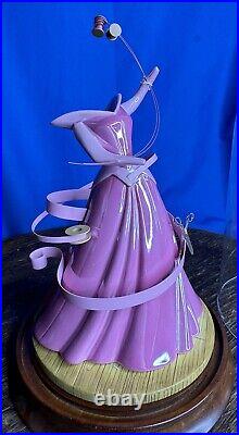 WDCC Sleeping Beauty A DRESS A PRINCESS CAN BE PROUD OF, LTD ED withbox, COA, dome