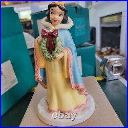 WDCC Snow White The Gift of Friendship Holiday Princess Series Never Displayed