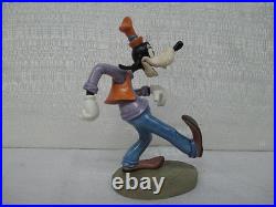 WDCC Walt Disney Classics Oh The World Owes Me A Livin Goofy Moving Day