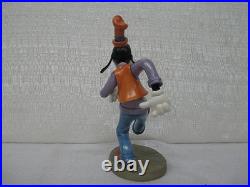 WDCC Walt Disney Classics Oh The World Owes Me A Livin Goofy Moving Day