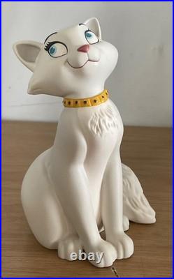 WDCC / Walt Disney Classics The Aristocats Duchess Fetching Feline