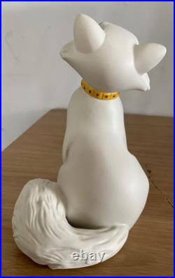 WDCC / Walt Disney Classics The Aristocats Duchess Fetching Feline