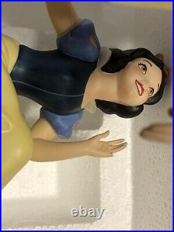 WDCC Walt Disney Snow White & Prince Charming A Kiss Brings Love Anew CO