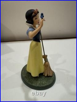 Walt Disney Classics Col Disney Snow White Figurine Whistle While You Work